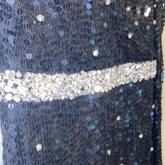 Mac Duggal Dress With Black Sequins and Rhinestones. - Picture 5 of 14